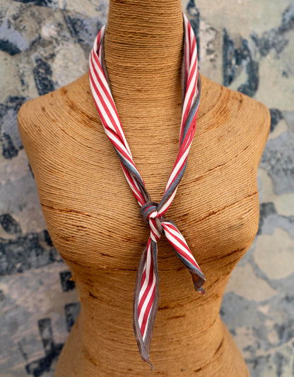 Queens Game Neck Scarf