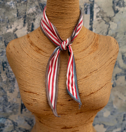 Queens Game Neck Scarf