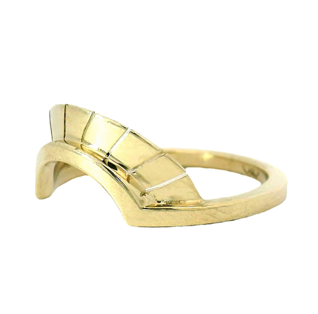 Serrated Aura Ring Young in the Mountains