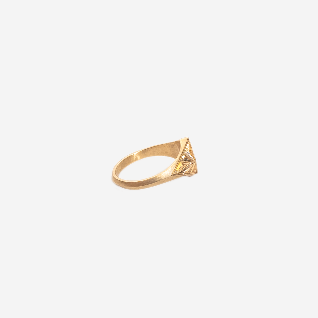 back side view of a gold pearl ring